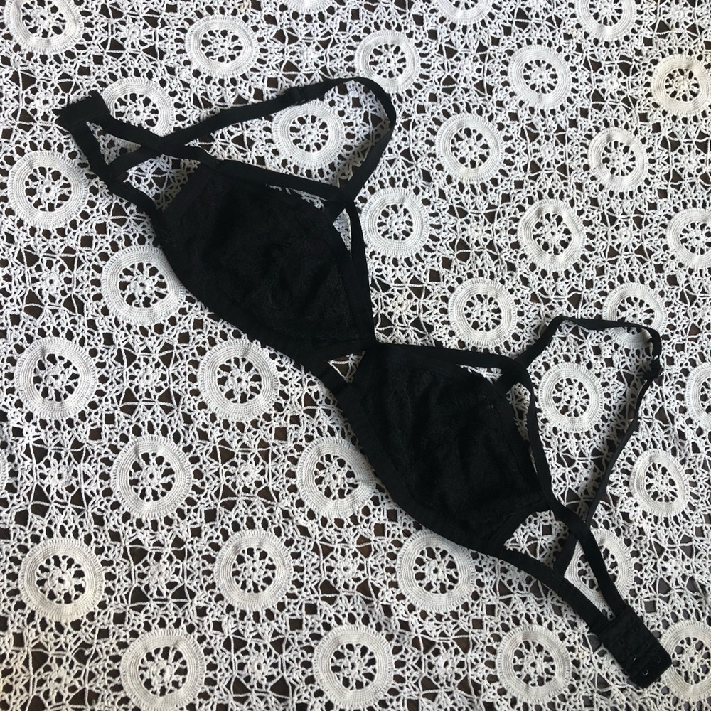 Strappy bralette with lace detail
